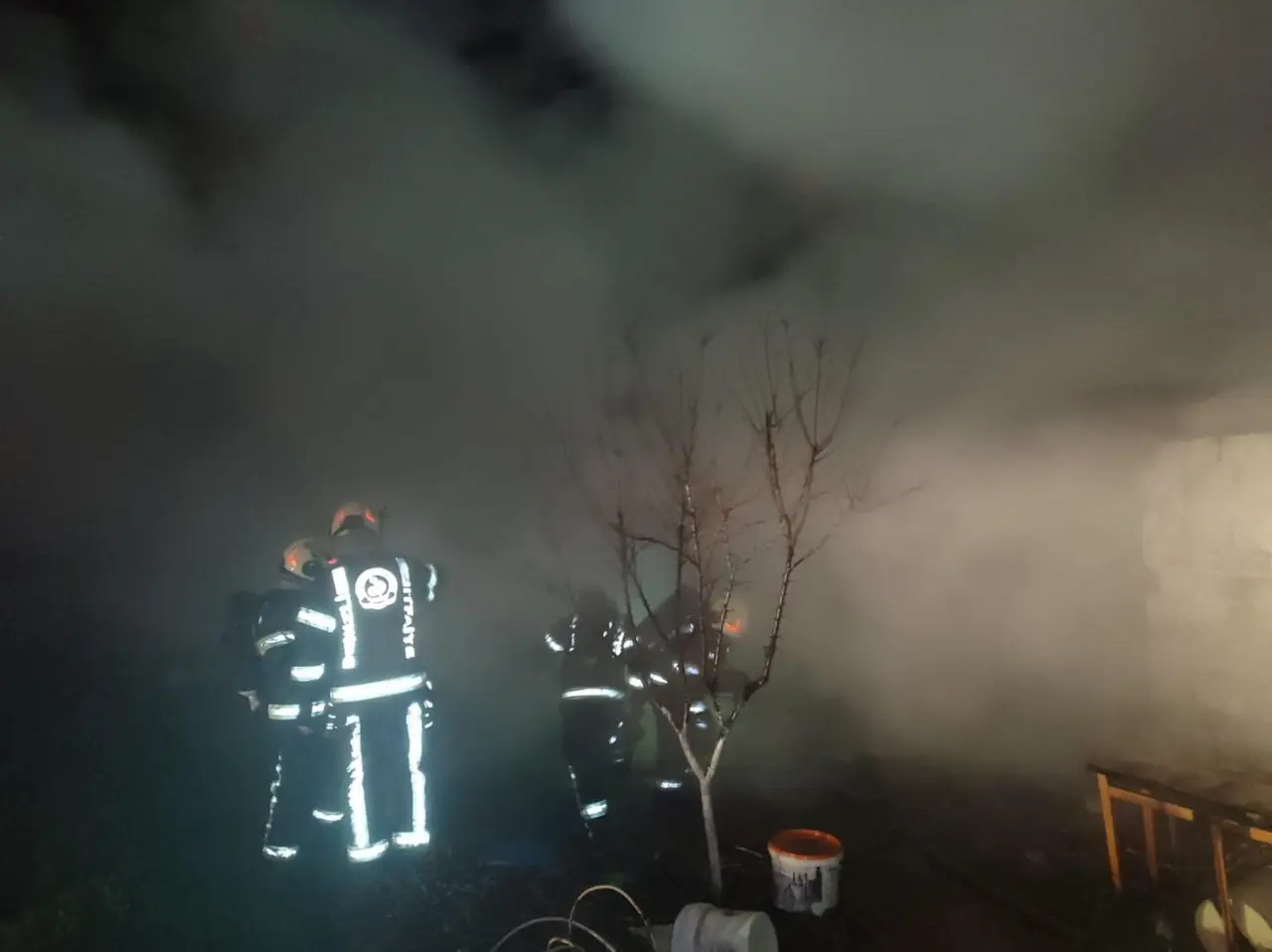 Denizli’de gece yarısı alev alarmı! Samanlık bir anda küle döndü 4
