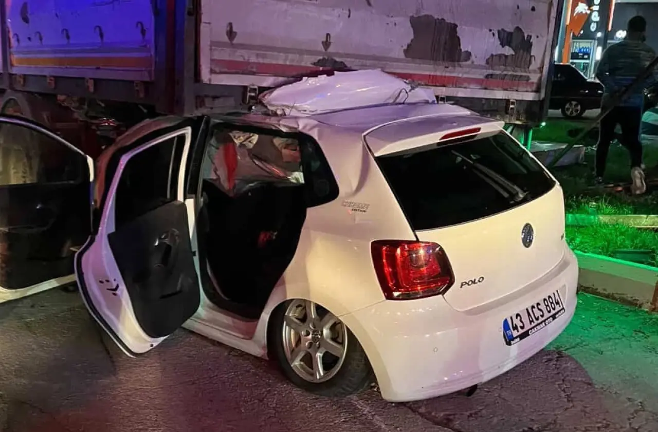 Manisa’da gece yarısı faciası! Otomobil yayaya ç.arptı, 1 Ölü 3