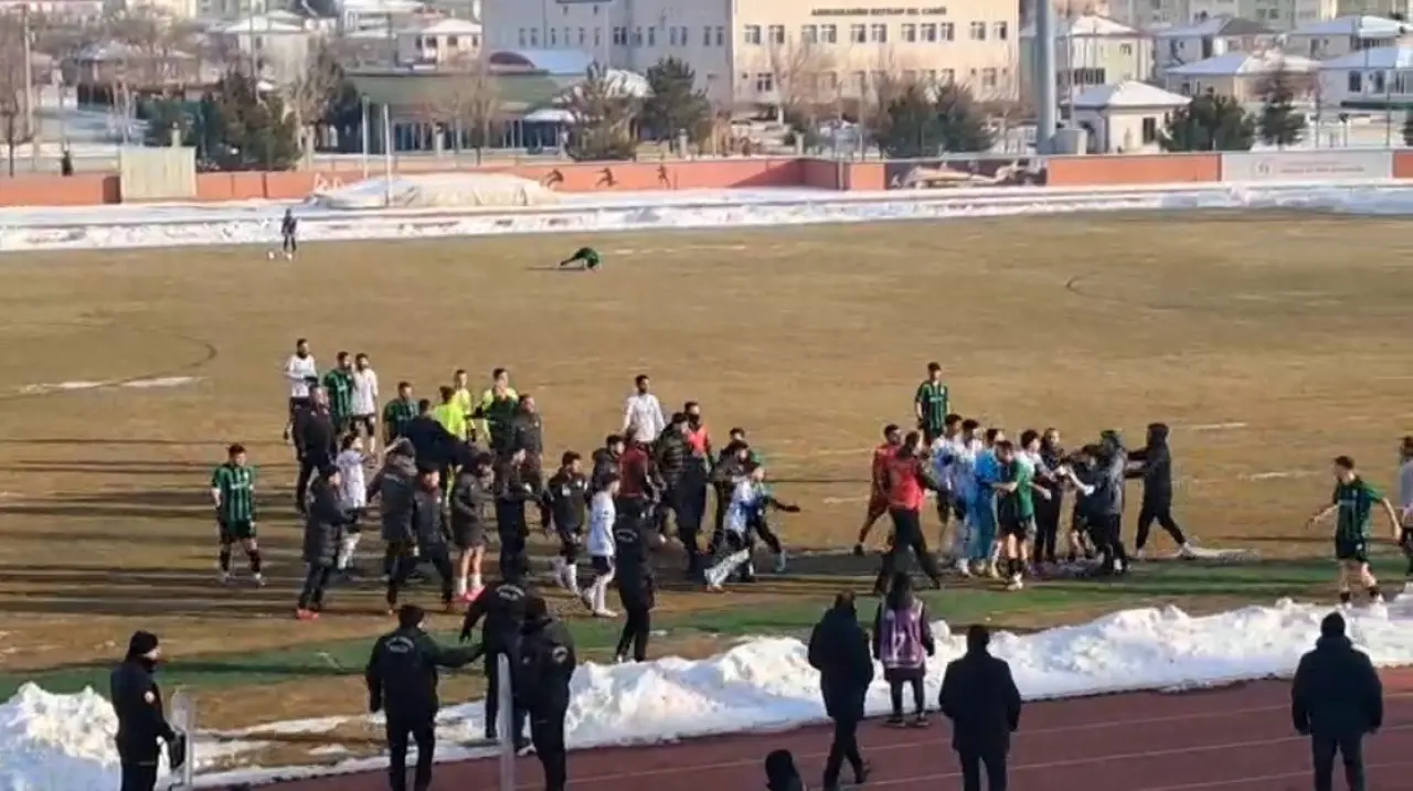 BAL Ligi’nde skandal anlar! Futbolcular tekme tokat birbirine girdi 1