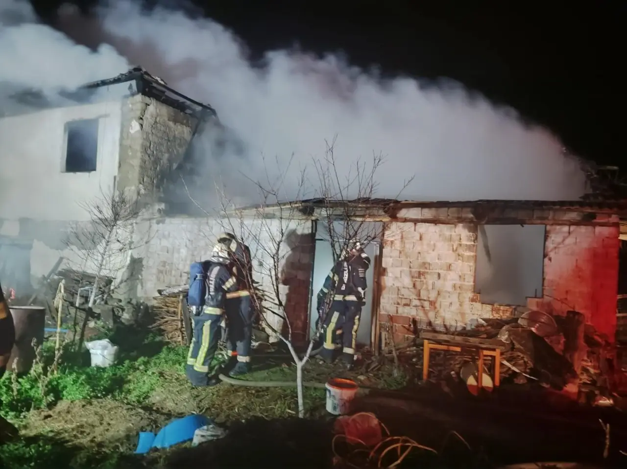Denizli’de gece yarısı alev alarmı! Samanlık bir anda küle döndü 3