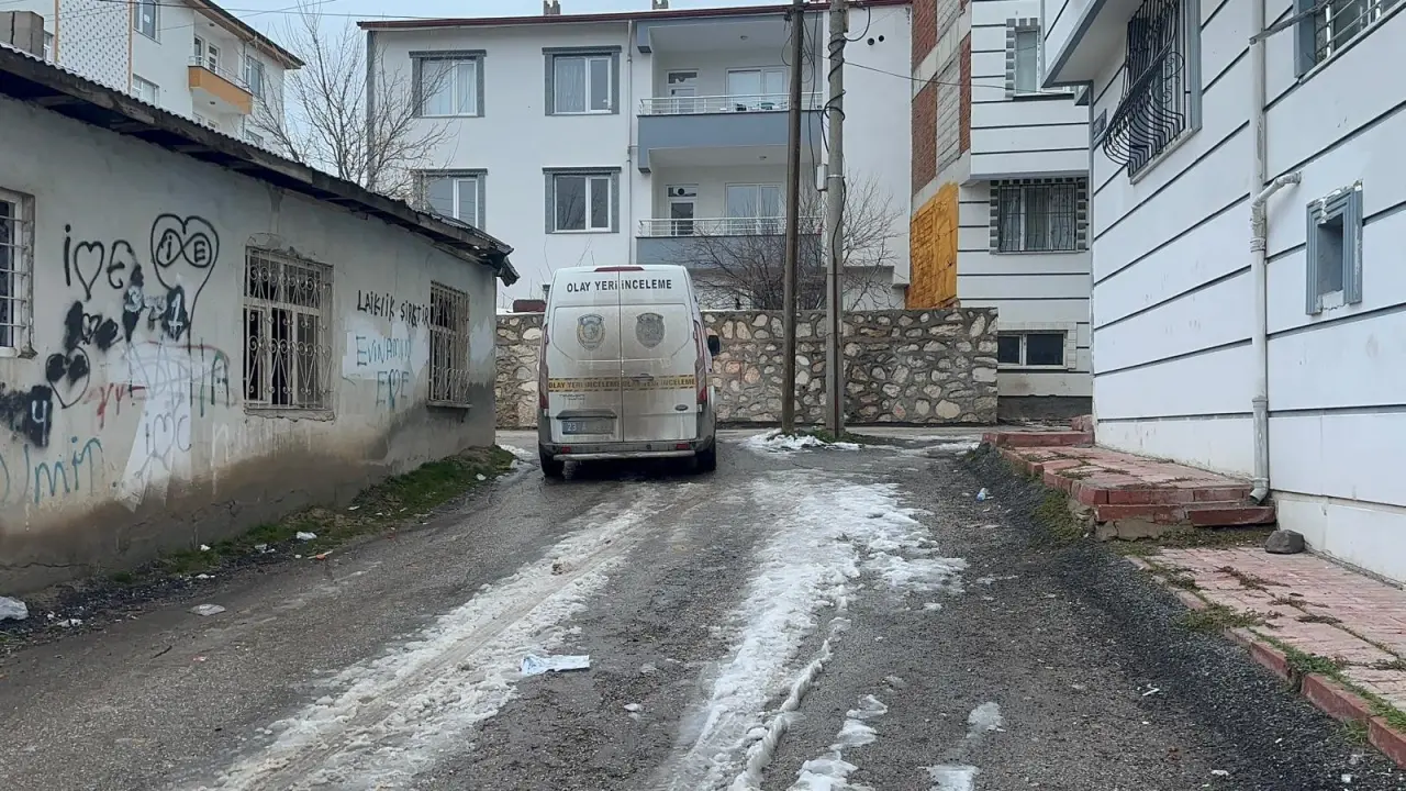 Elazığ’da silahlar patladı! Masum vatandaş yaralı 3