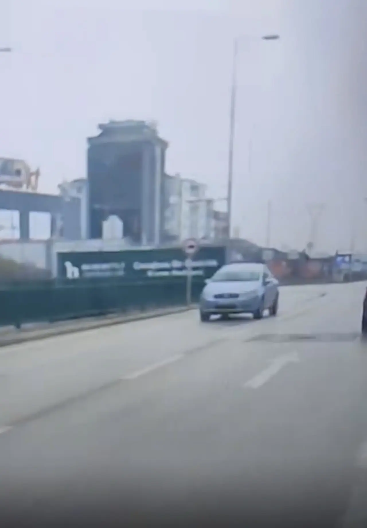 Bursa’da ters yöne giren araç trafikte paniğe yol açtı! 2