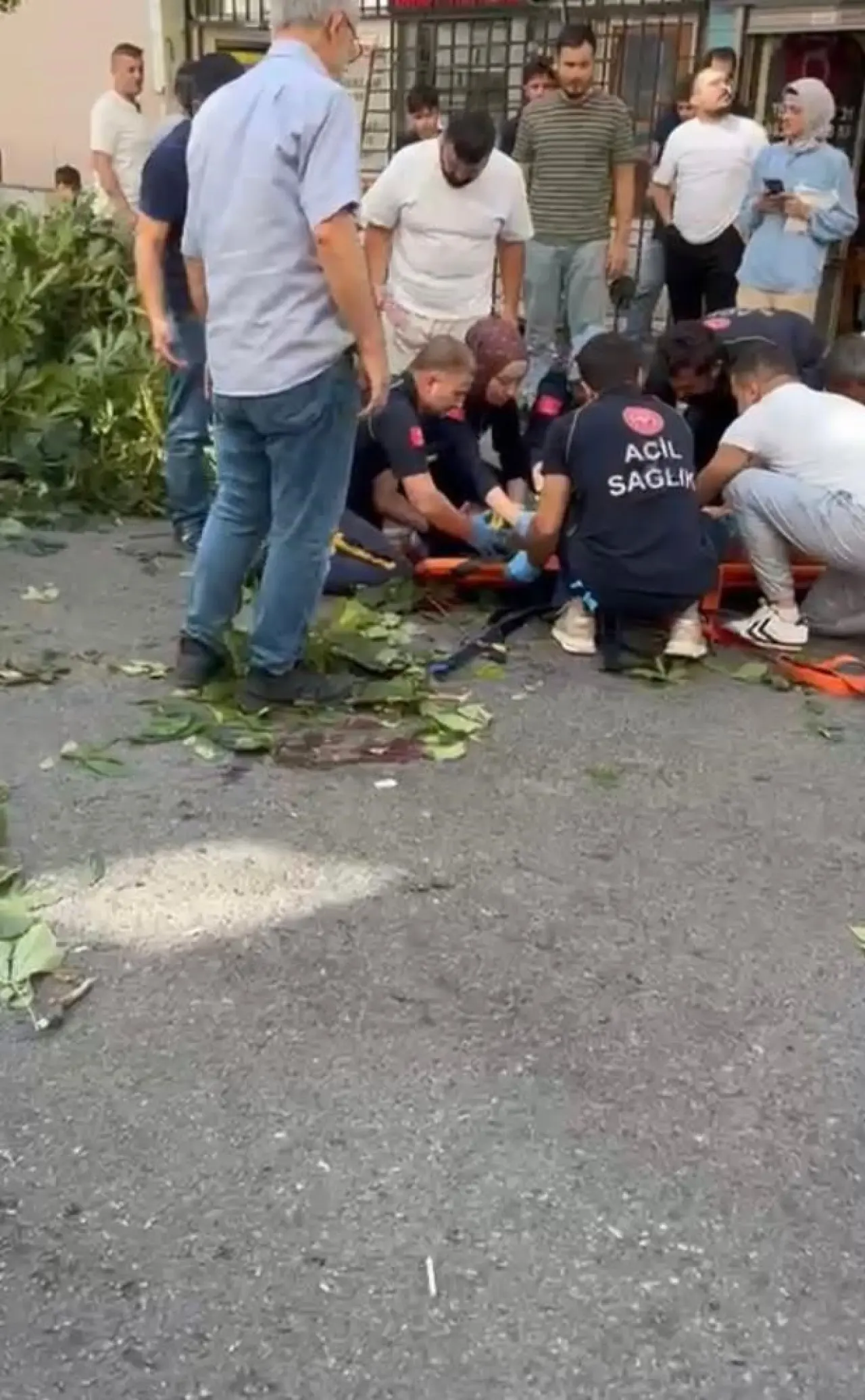 İstanbul’da devrilen ağacın altında kalan oyuncu 6 aylık yaşam savaşını kaybetti! 2