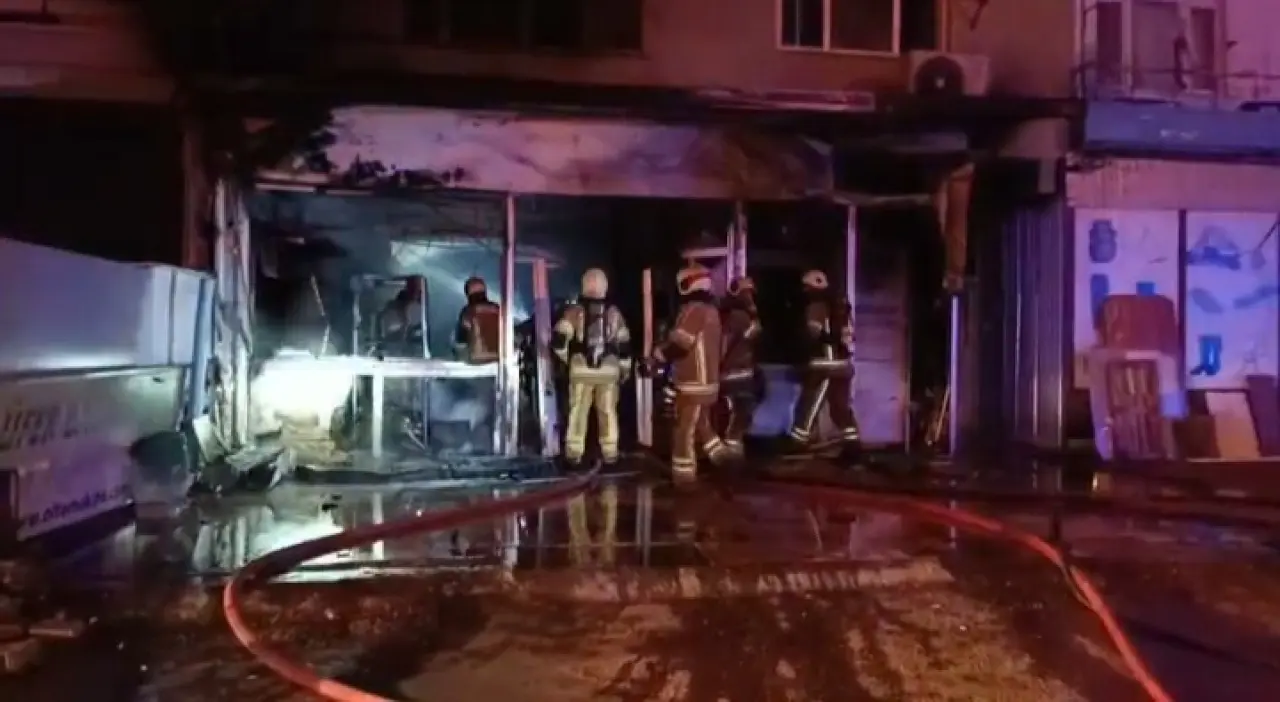 Bursa'da dehşet! Dükkan alev alev yandı, üst kat ev dumanla doldu 4
