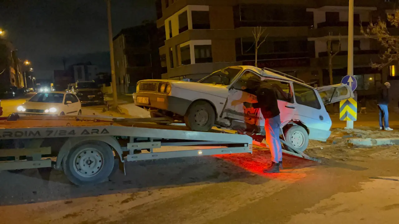 Eskişehir’de şok kaza! İki otomobilin çarpışması korkuttu 1