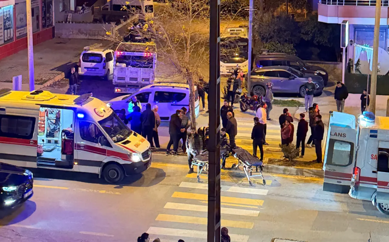 Tarsus’ta feci kaza! Motosikletler çarpıştı, sürücüler yaralı 1
