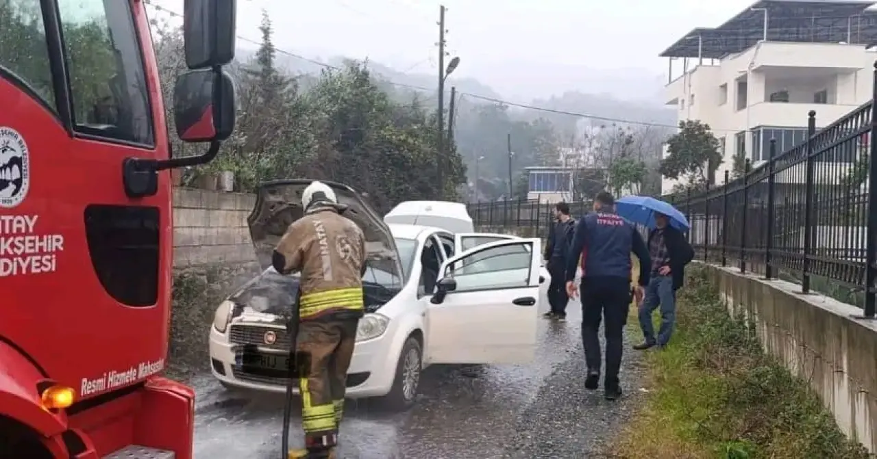Hatay Dörtyol’da yangın paniği! Otomobil alev aldı 2