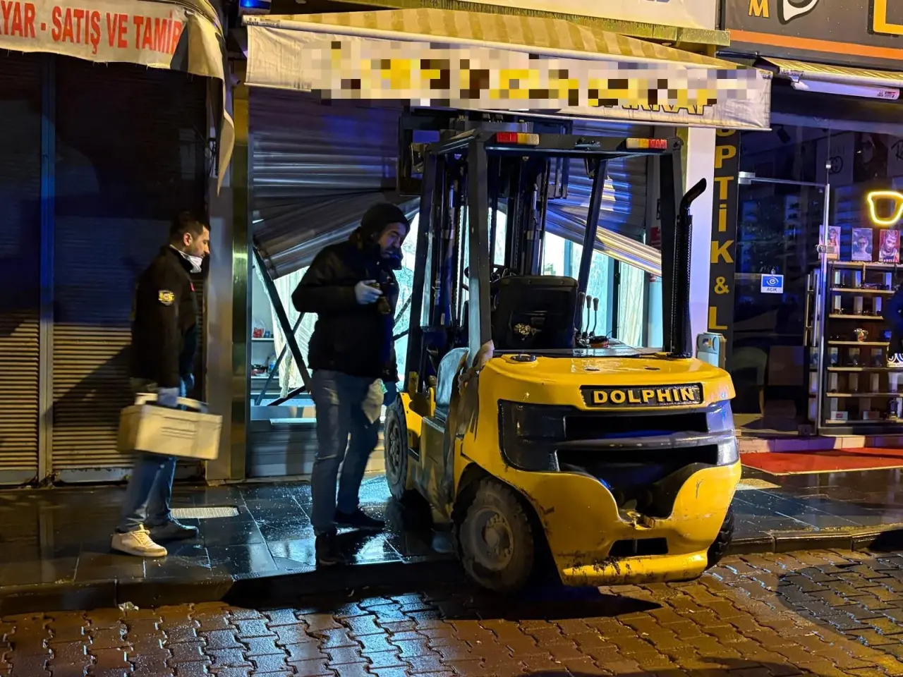Kayseri’de forkliftli hırsızlık! Maskeli şahıs kuyumcuyu talan etti 2