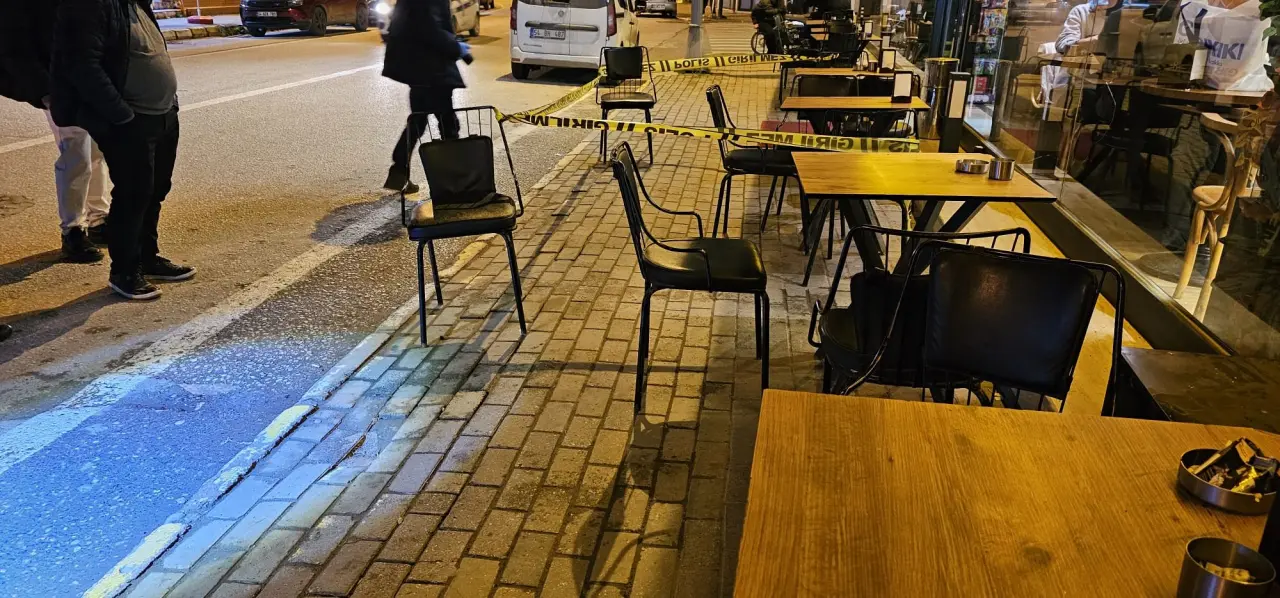 Kafede dehşet anları! Birlikte oturuyordu bir anda... 1