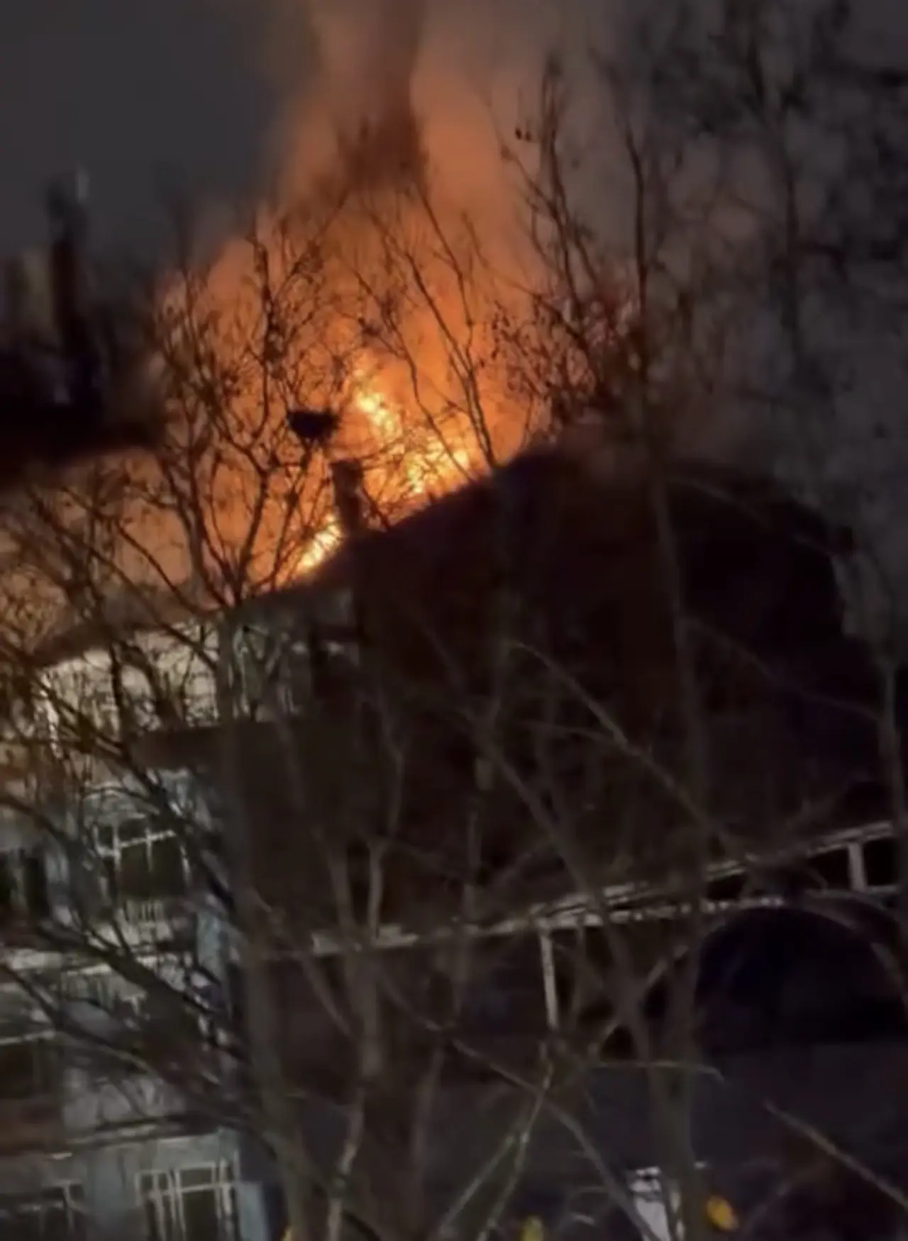İzmit’te gece yarısı yangın alarmı! 7 katlı apartmanda yangın çıktı 3