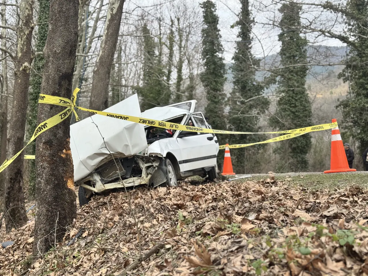Safranbolu-Bartın yolunda facia! Otomobil ağaca saplandı: 1 ölü, 2 yaralı 1