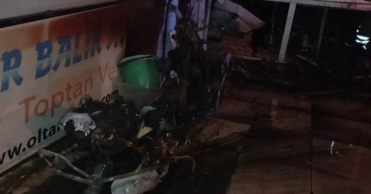 Bursa'da dehşet! Dükkan alev alev yandı, üst kat ev dumanla doldu 2