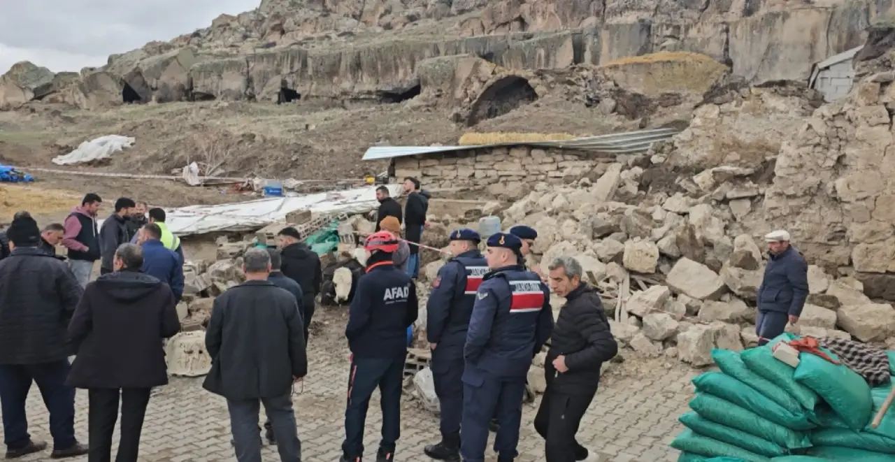 Aksaray’da ahır çöktü! 3 büyükbaş hayvan göçük altında kaldı 3