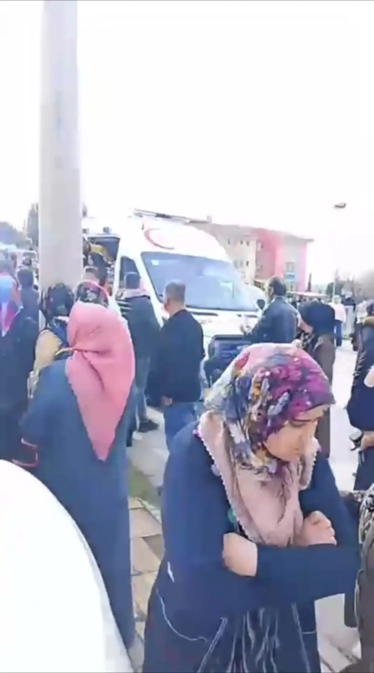 Gebze’de okul önünde facia! Servis minibüsü ilkokul öğrencisini hayattan kopardı 2