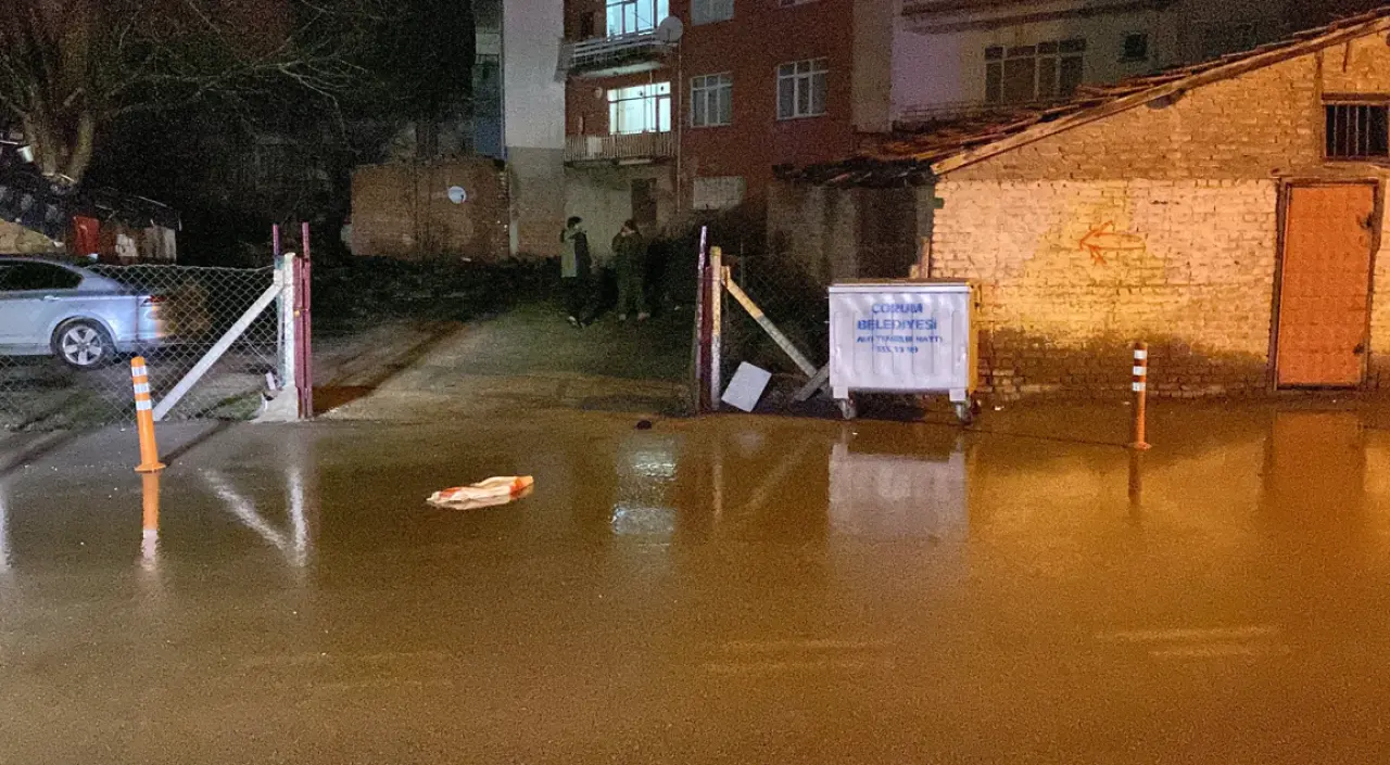 Çorum’da geceyi kana bulayan saldırı! 2 genç bacaklarından vuruldu 2