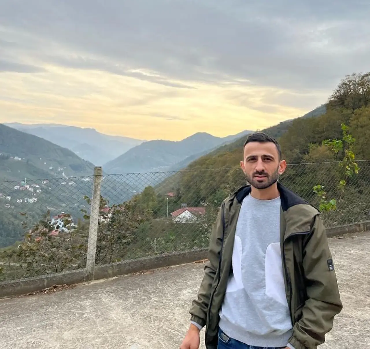 Saniyelerle ölüm arasında kaldı! Rize’de tesisat ustası baca boşluğunda kaydı, duvarları tutarak durabildi 4