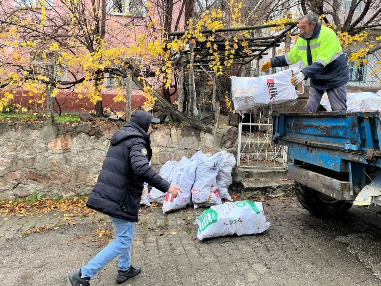 Koyulhisar Belediyesi’nden 30 Haneye Yakacak Desteği 6