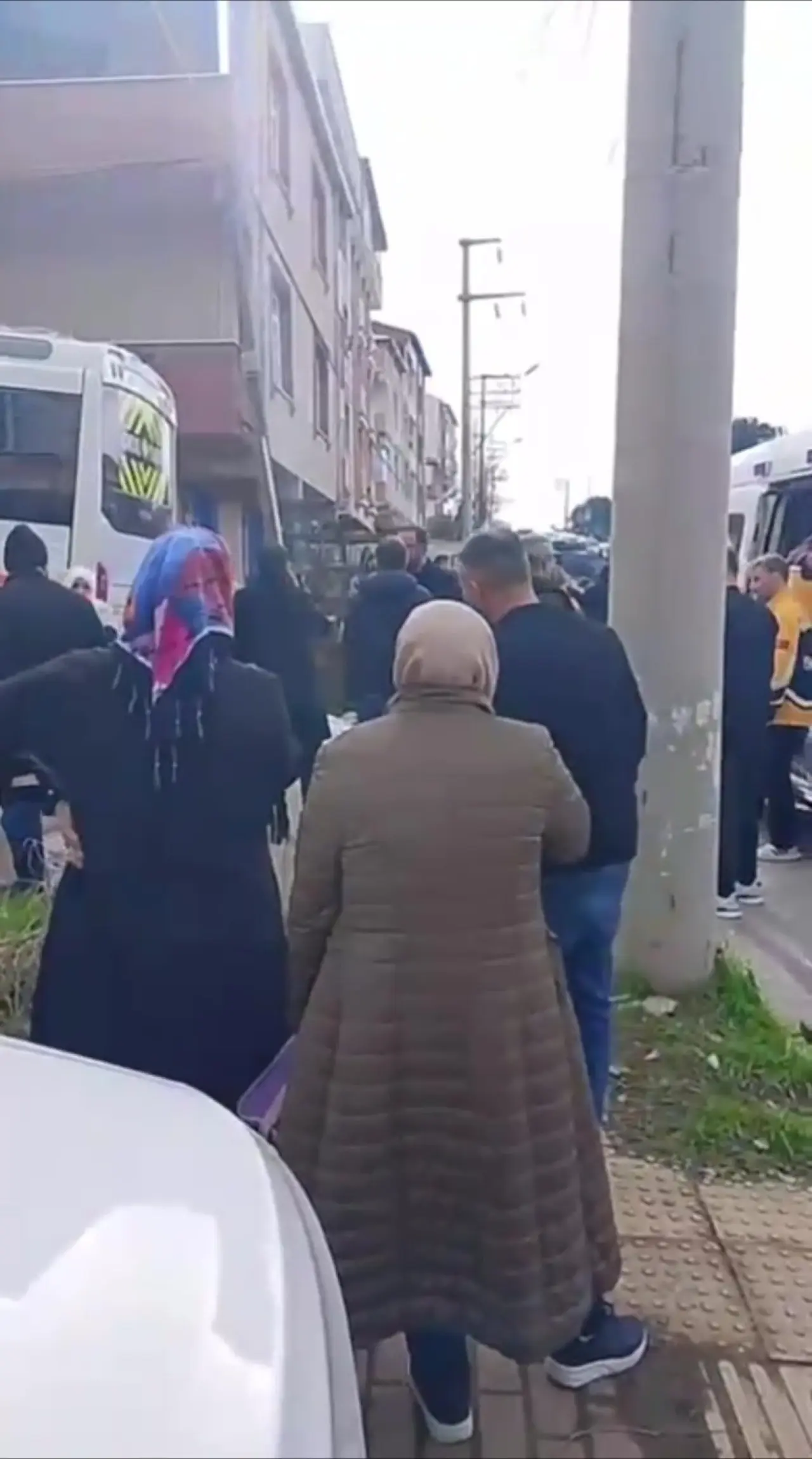 Gebze’de okul önünde facia! Servis minibüsü ilkokul öğrencisini hayattan kopardı 1