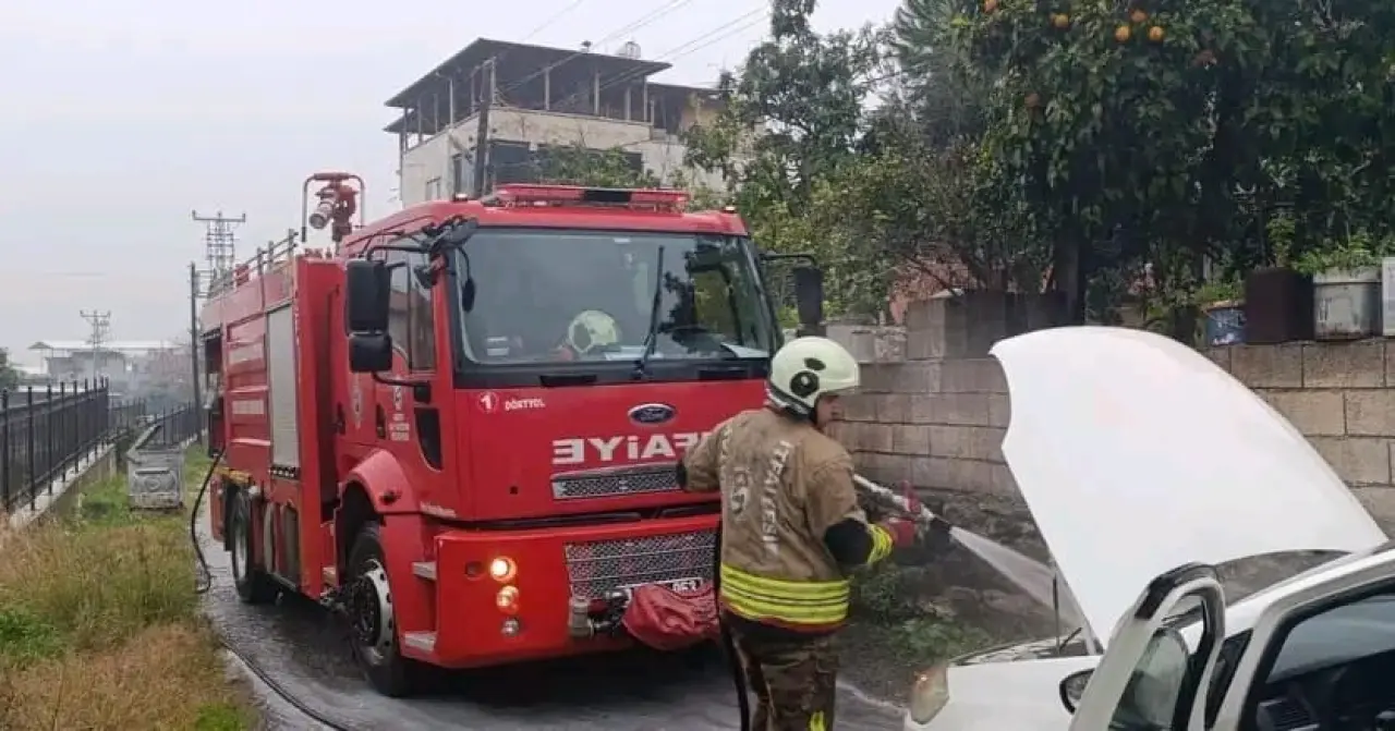 Hatay Dörtyol’da yangın paniği! Otomobil alev aldı 3