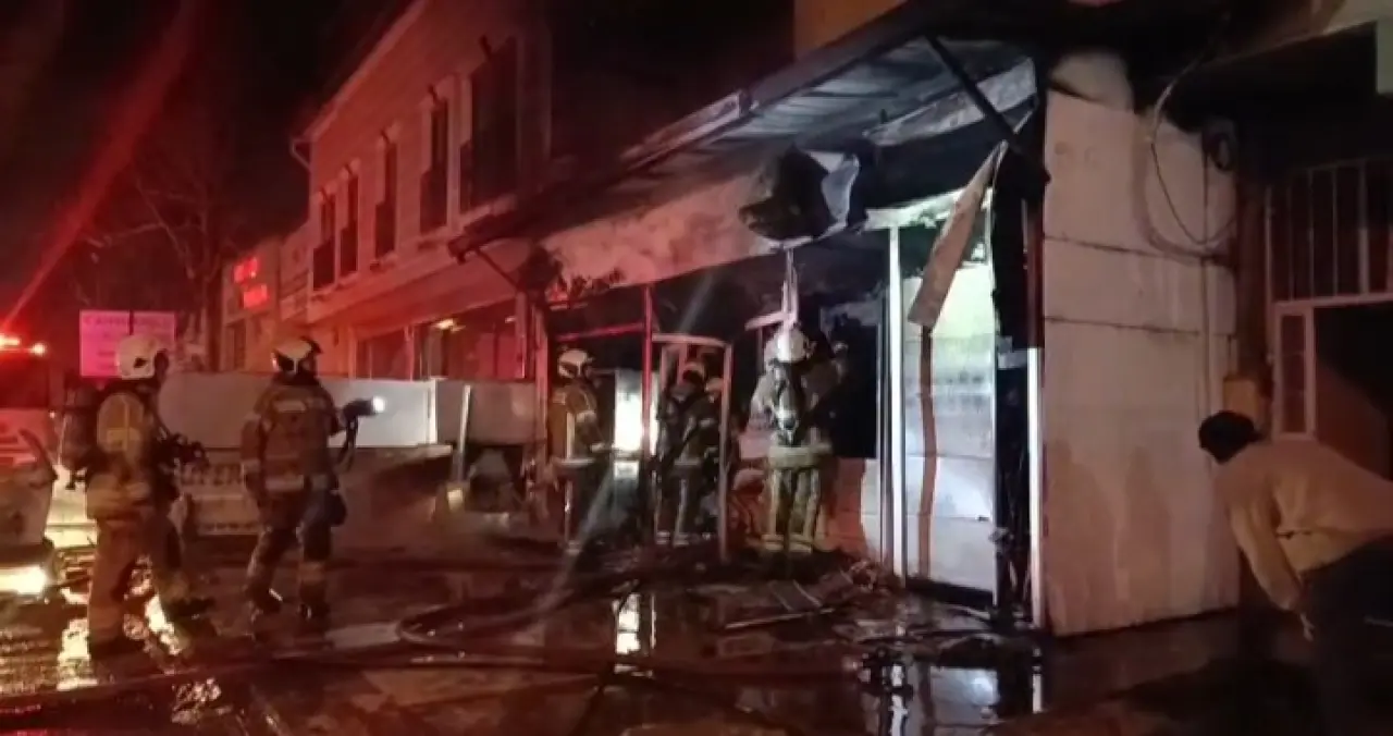 Bursa'da dehşet! Dükkan alev alev yandı, üst kat ev dumanla doldu 1