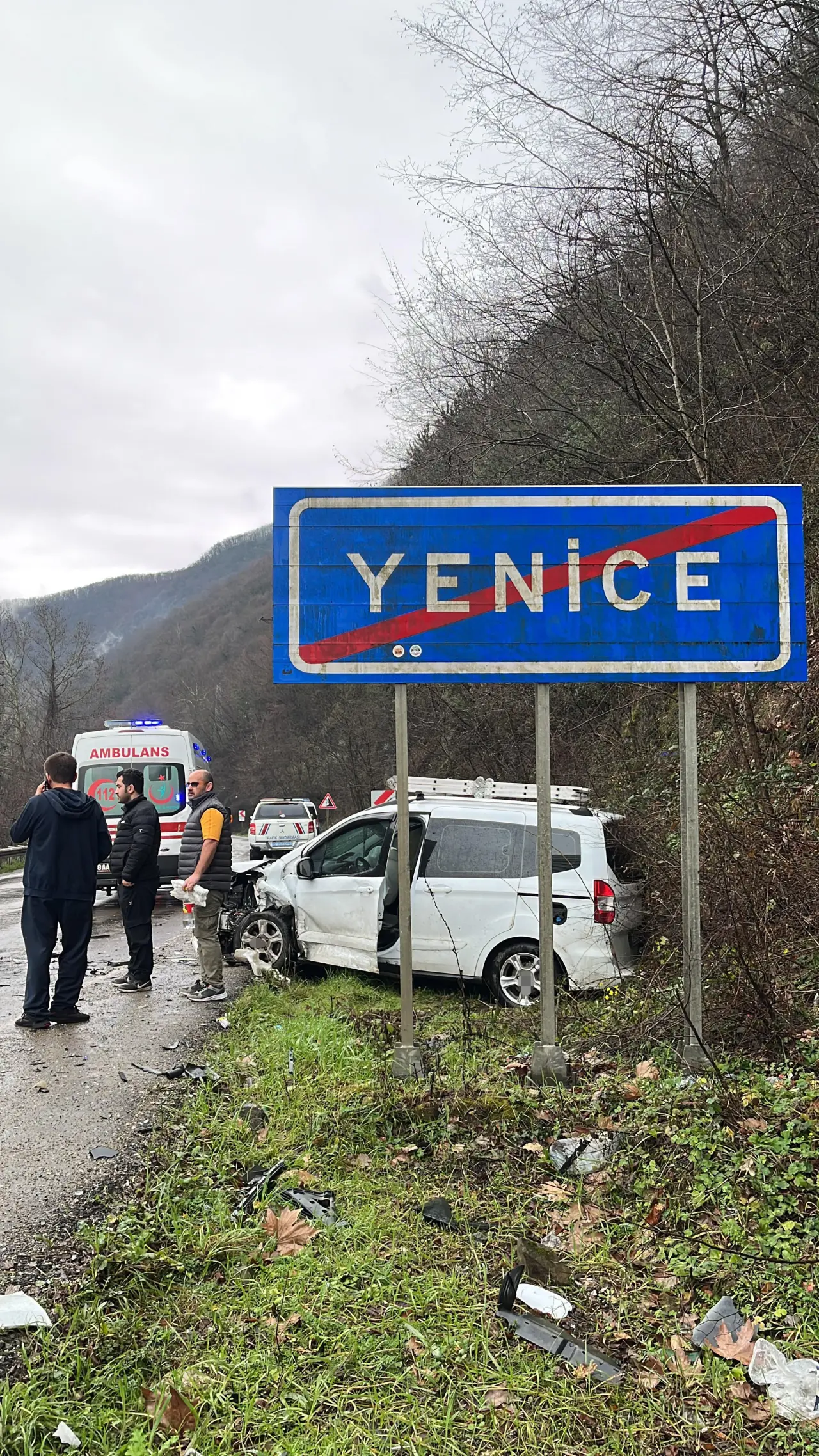 İki otomobil hurdaya döndü: Karabük’te 5 kişi hastanelik oldu! 1