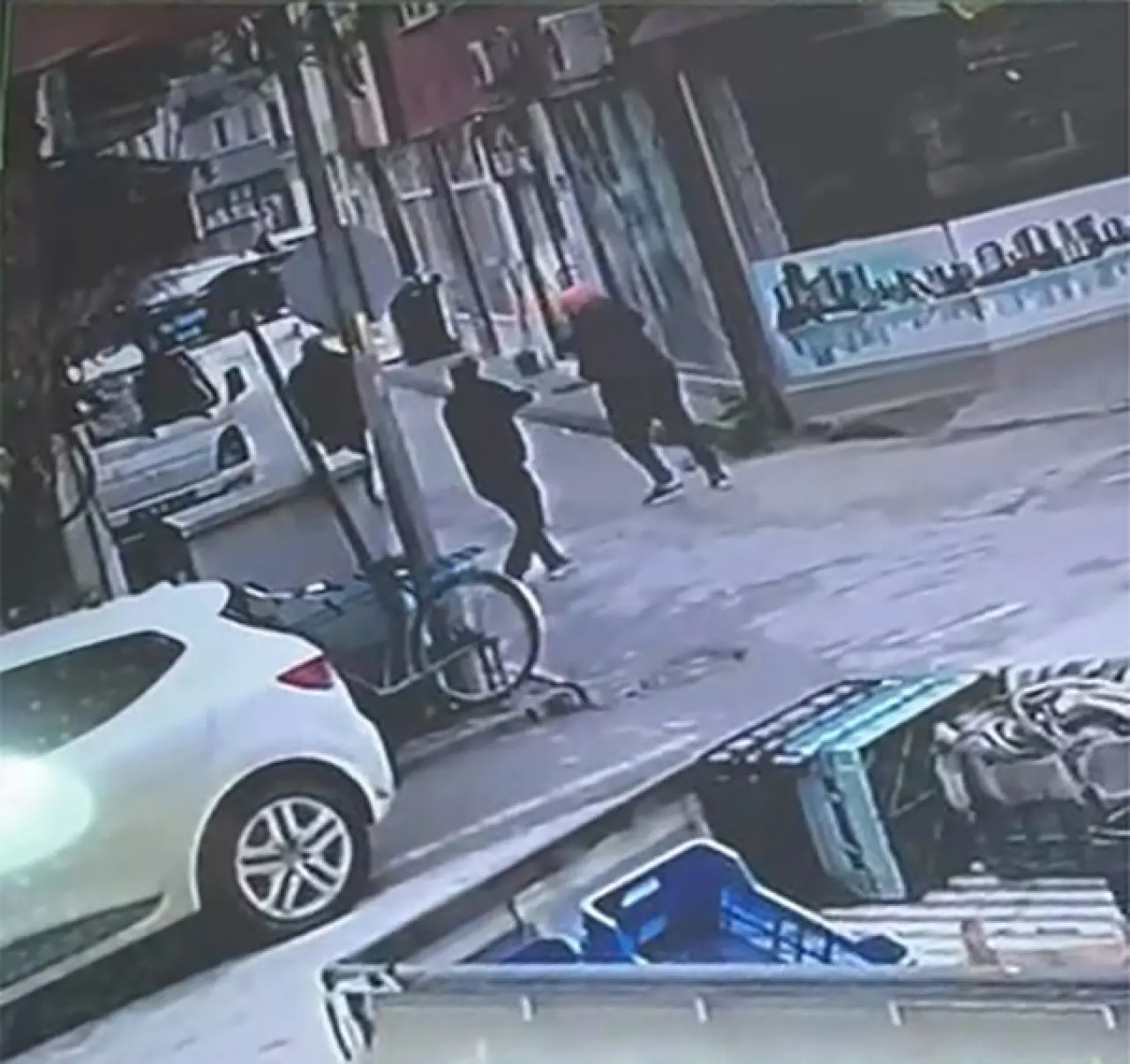 Bursa’da sokak ortasında kan: Cinayet kamerada saniye saniye görüntülendi 1
