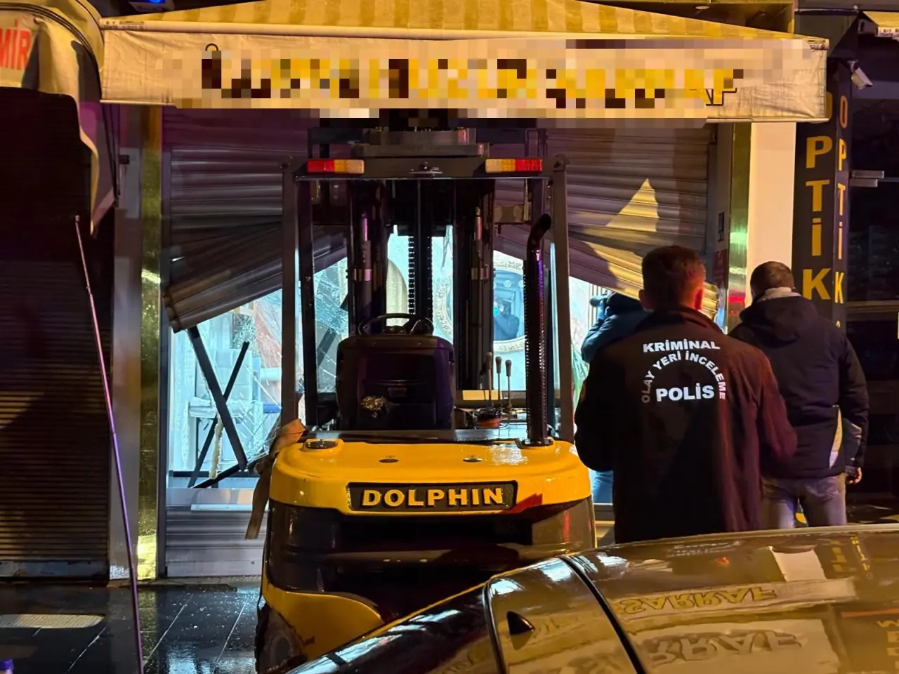 Kayseri’de forkliftli hırsızlık! Maskeli şahıs kuyumcuyu talan etti 1