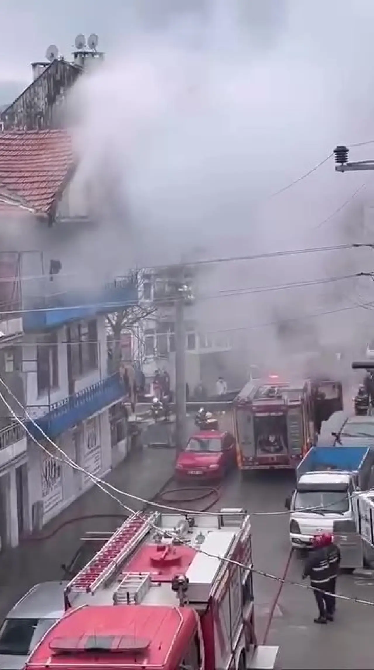 Kocaeli Gölcük’te 3. katta korkunç patlama ve yangın paniği! 3
