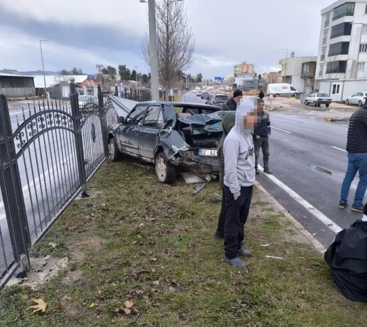 Adıyaman’da yol verme faciası! Otomobiller çarpıştı, 3 kişi yaralandı 3