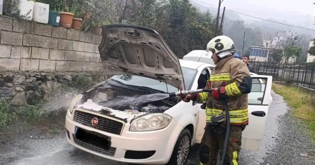 Hatay Dörtyol’da yangın paniği! Otomobil alev aldı 1
