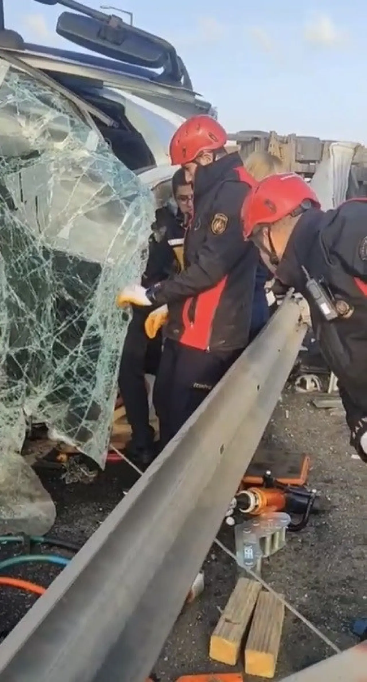 Osmaniye’de korkutan anlar! Kontrolden çıkan tır devrildi: 1 yaralı 3