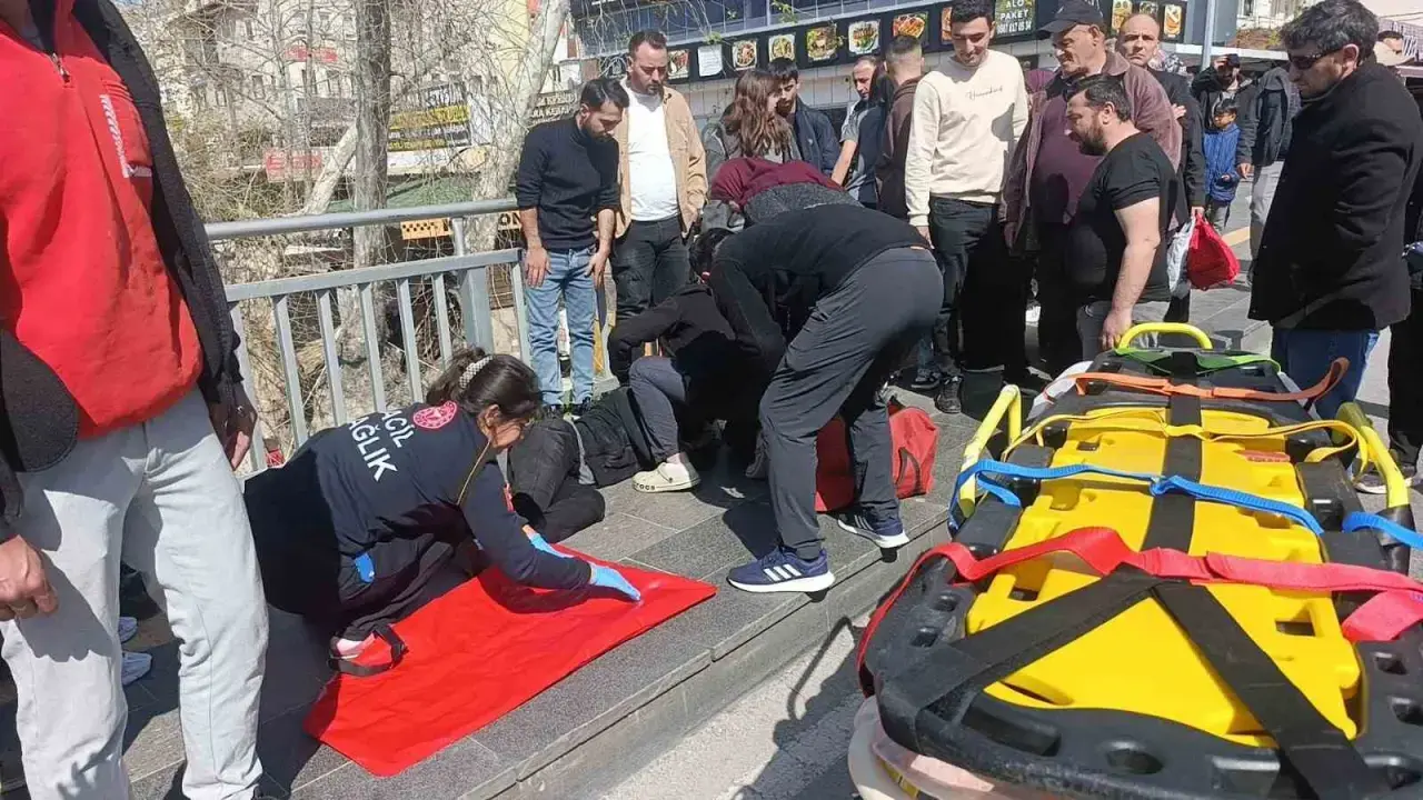14 yaşındaki kıza motosiklet çarptı! Anne koşarak geldi, manzara yürek parçaladı... 3