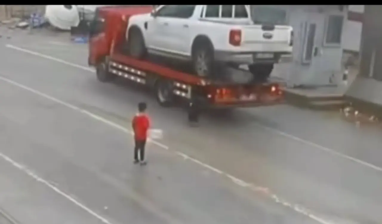 Yola fırladı, ölümle burun buruna geldi! O anlar kamerada 1