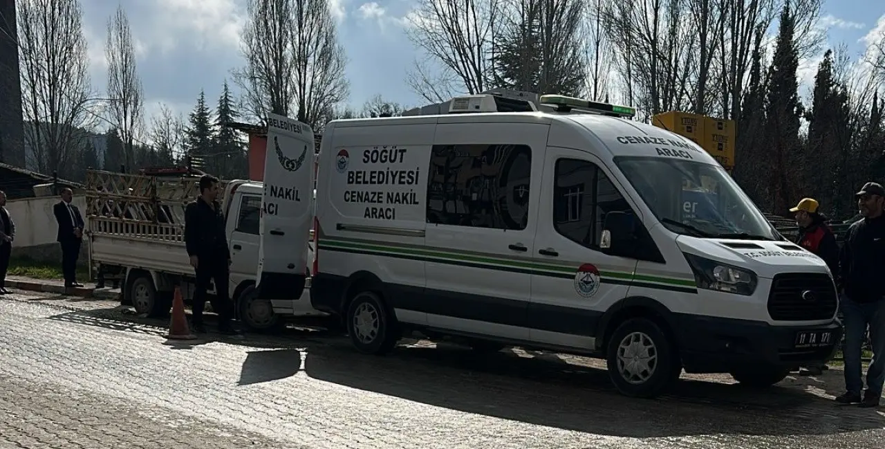 Park halindeki araçta ölüm! Bilecik’te öğretmen hayatını kaybetti 2