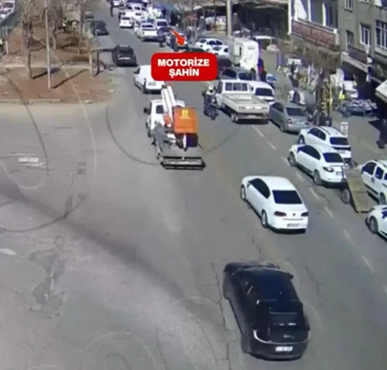 Diyarbakır'da aday sürücünün pahalı macerası kamerada... 16 binlik egzoz için kaçtı, 200 bin TL ödedi! 3