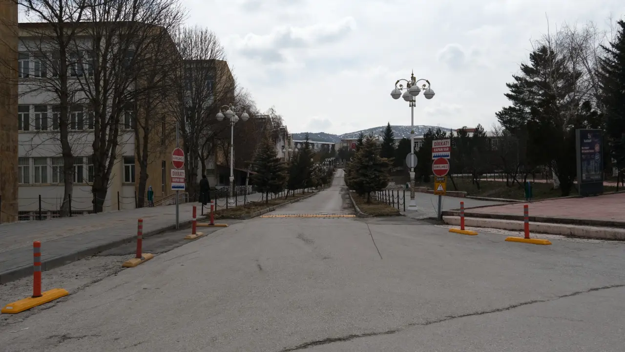 SCÜ Kampüsünde Trafik Güvenliği Artıyor: Altyapı ve Kamera Hamlesi 3