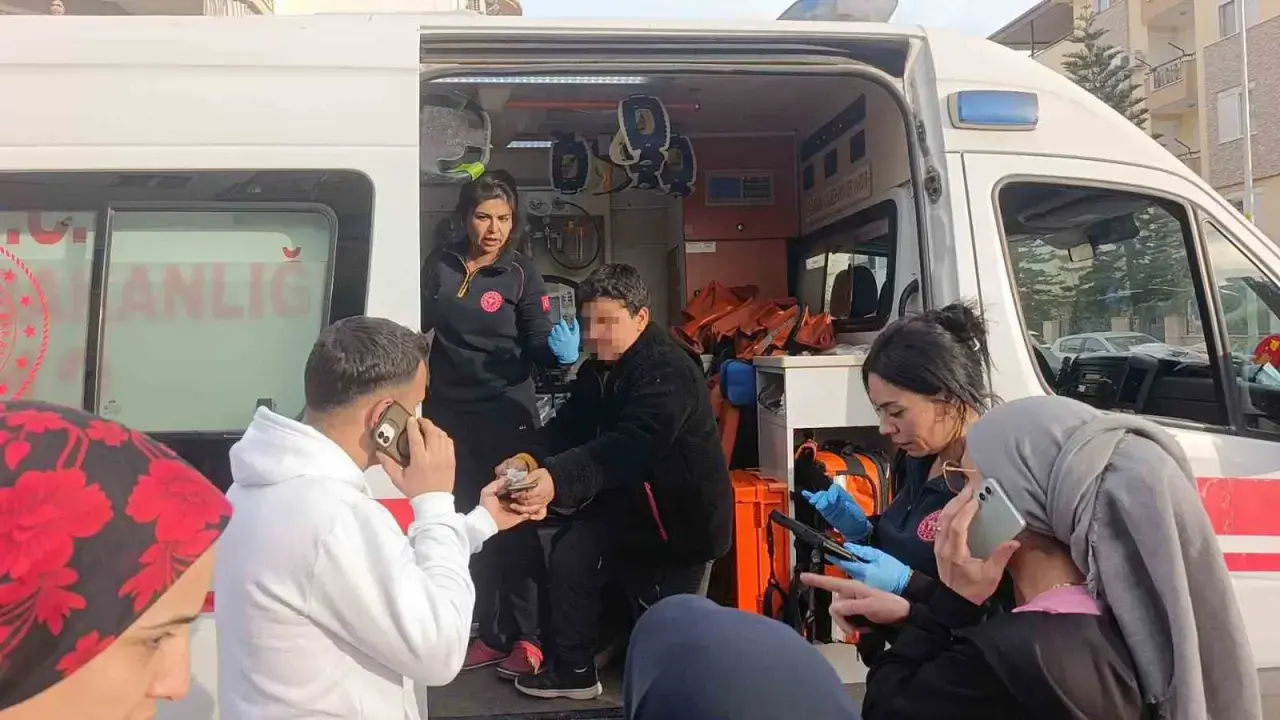 Antalya’da sokak ortasında faciaya ramak kala... Saniyelik hata, 3 çocuk hastanelik oldu! 3