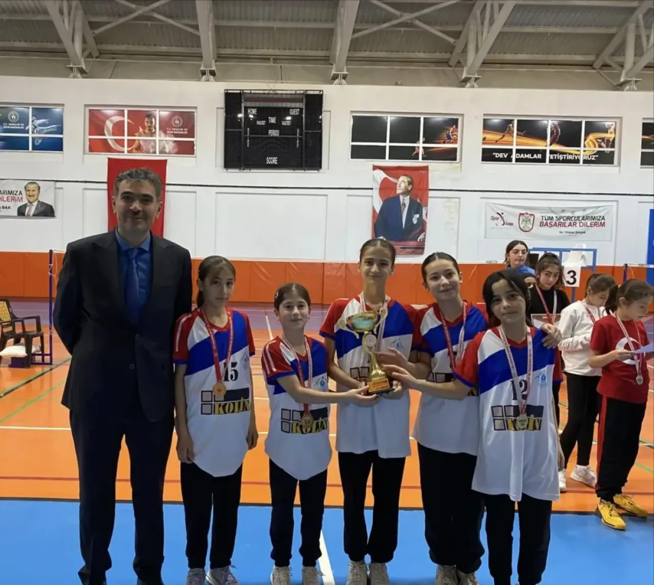 Zara’da Küçükler Badminton Müsabakalarında Kupa ve Madalya Heyecanı 5