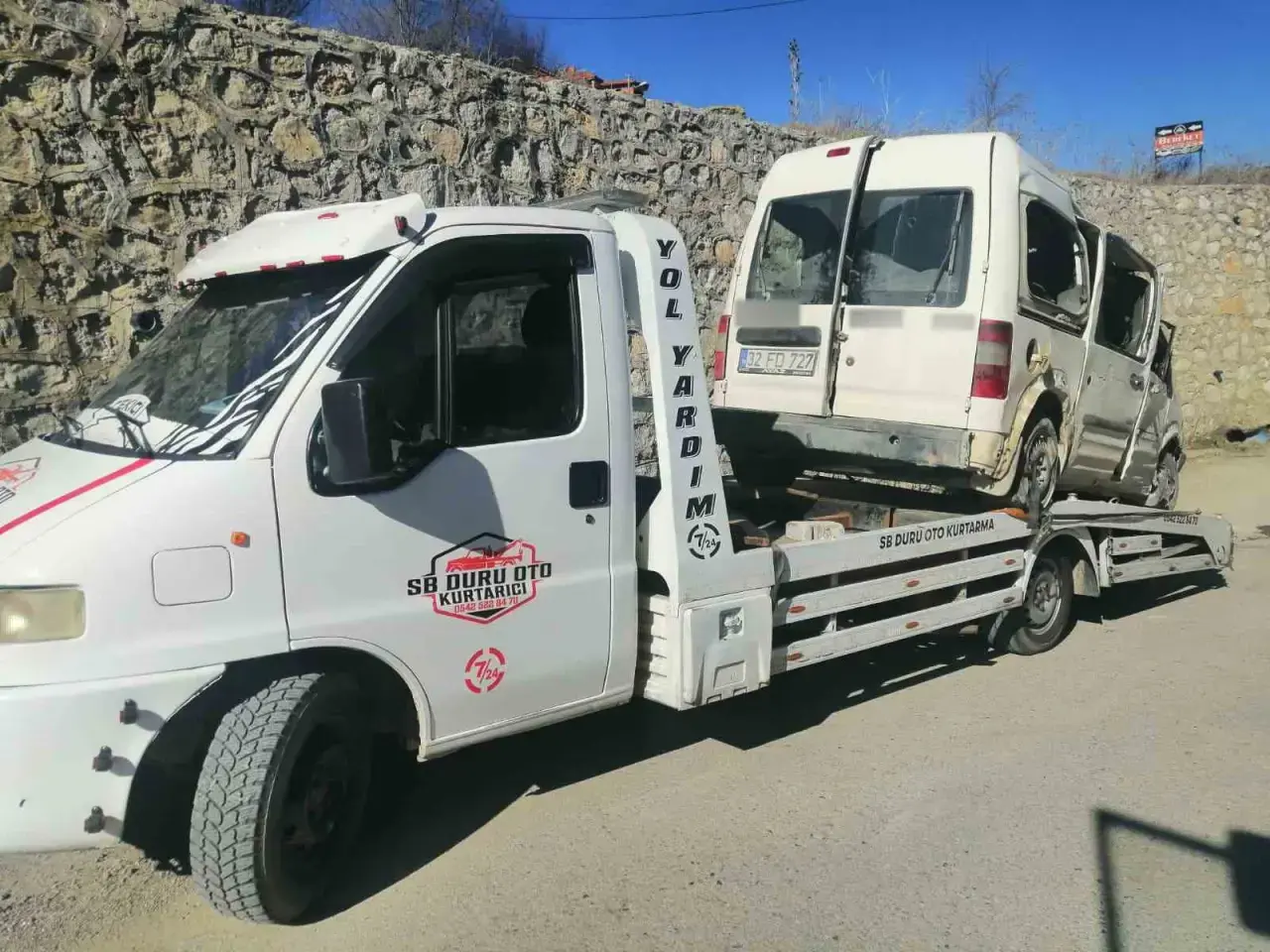 Isparta'da köprü bitti, yol değil uçurum başladı... 5 metreden taklalar atan araç alt geçide çakıldı! 2