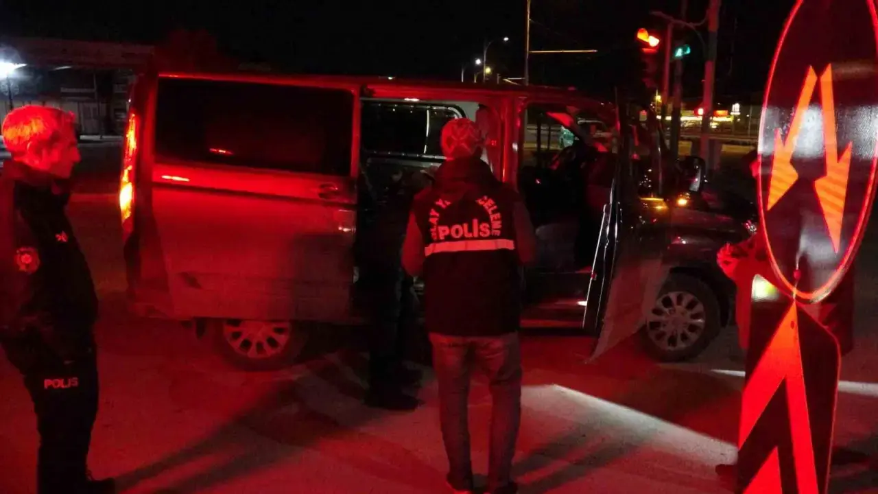 Malatya’da öfke kontrolden çıktı: Sözler yetmedi, bıçaklar çekildi! 1