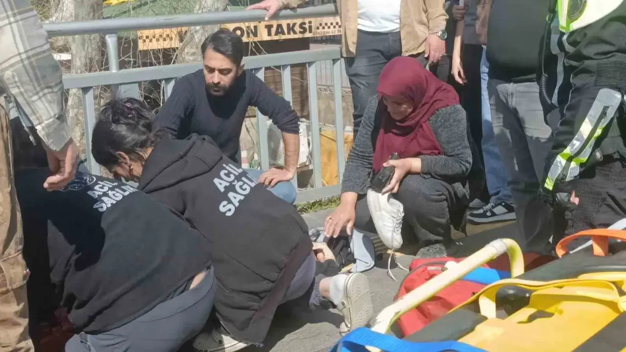 14 yaşındaki kıza motosiklet çarptı! Anne koşarak geldi, manzara yürek parçaladı... 2