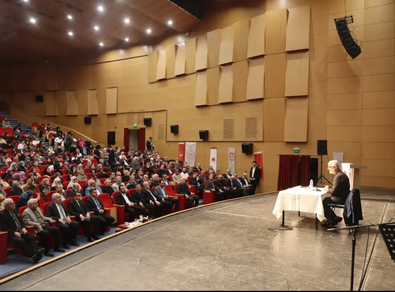 Sivas’ta “Namazla Dirilen Nesil” Konferansına Yoğun İlgi 5