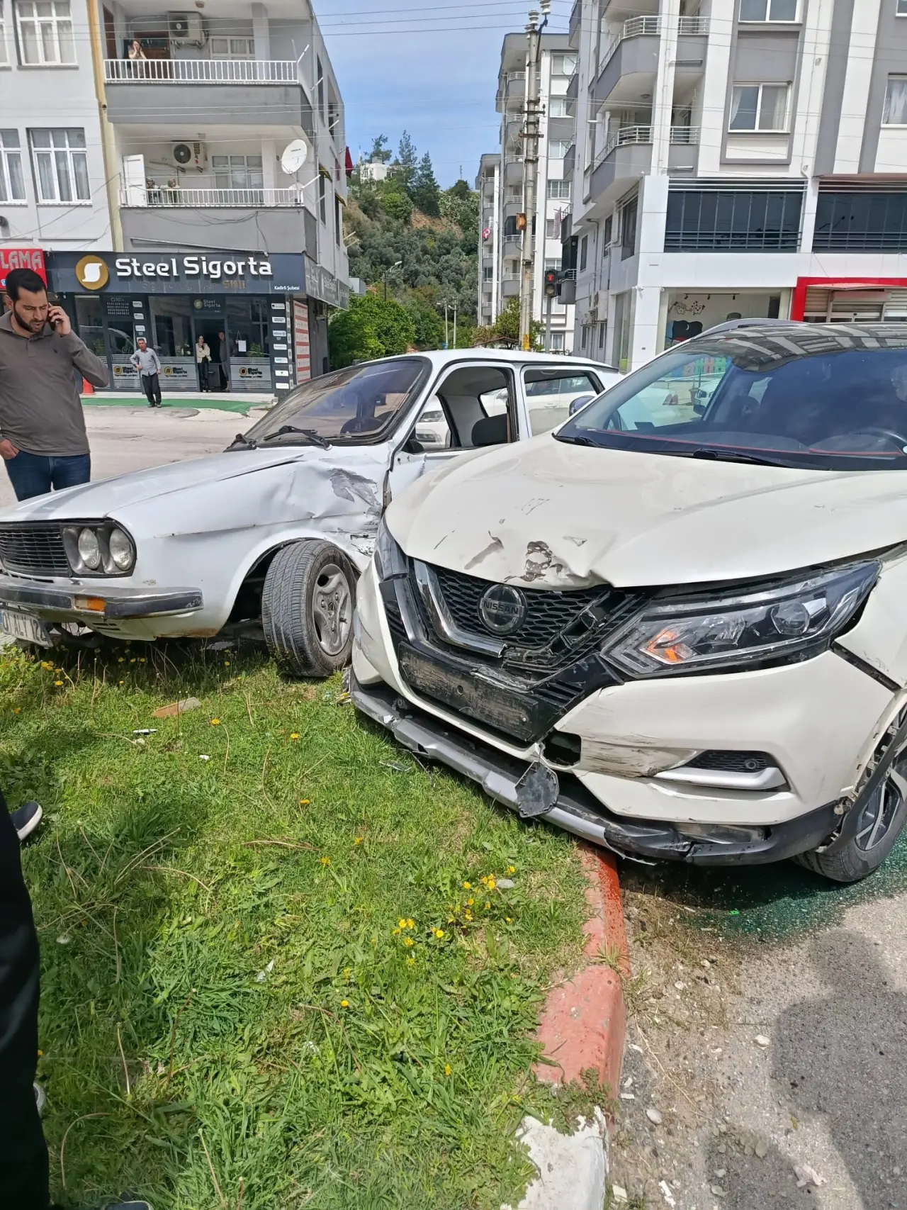 Osmaniye’de korkutan kaza! Bulvarda çarpışma sonrası panik 1