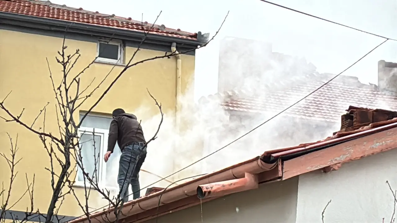 Aksaray’da korku dolu anlar! Baca alev alev yandı 1