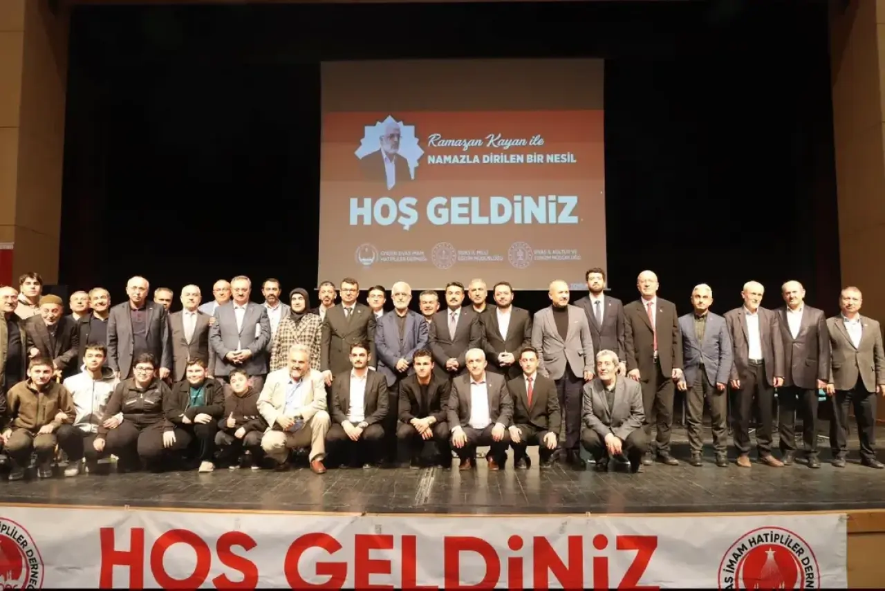 Sivas’ta “Namazla Dirilen Nesil” Konferansına Yoğun İlgi 1