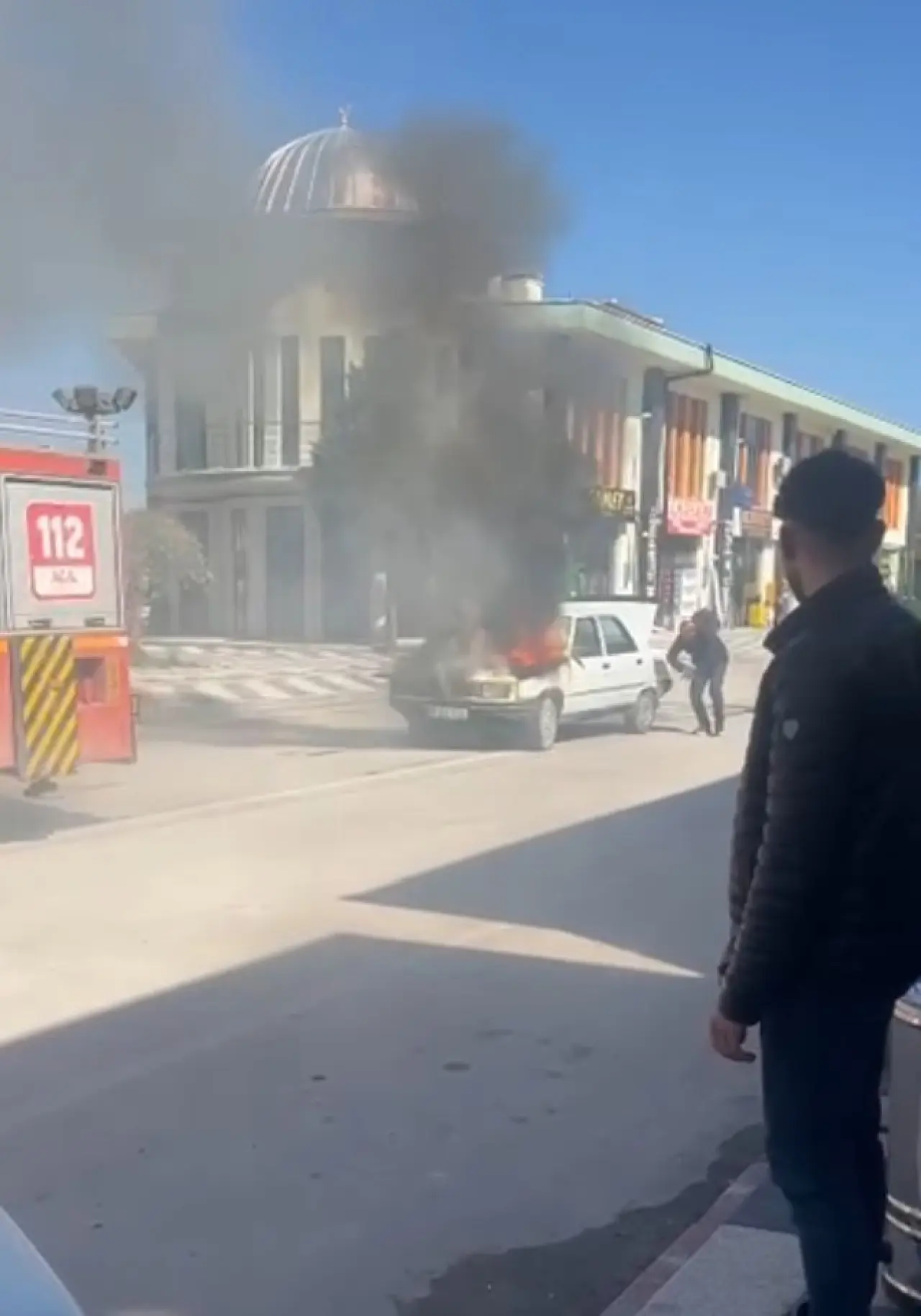 Aksaray’da seyir halindeki otomobil alev aldı! O anlar paniğe neden oldu 3