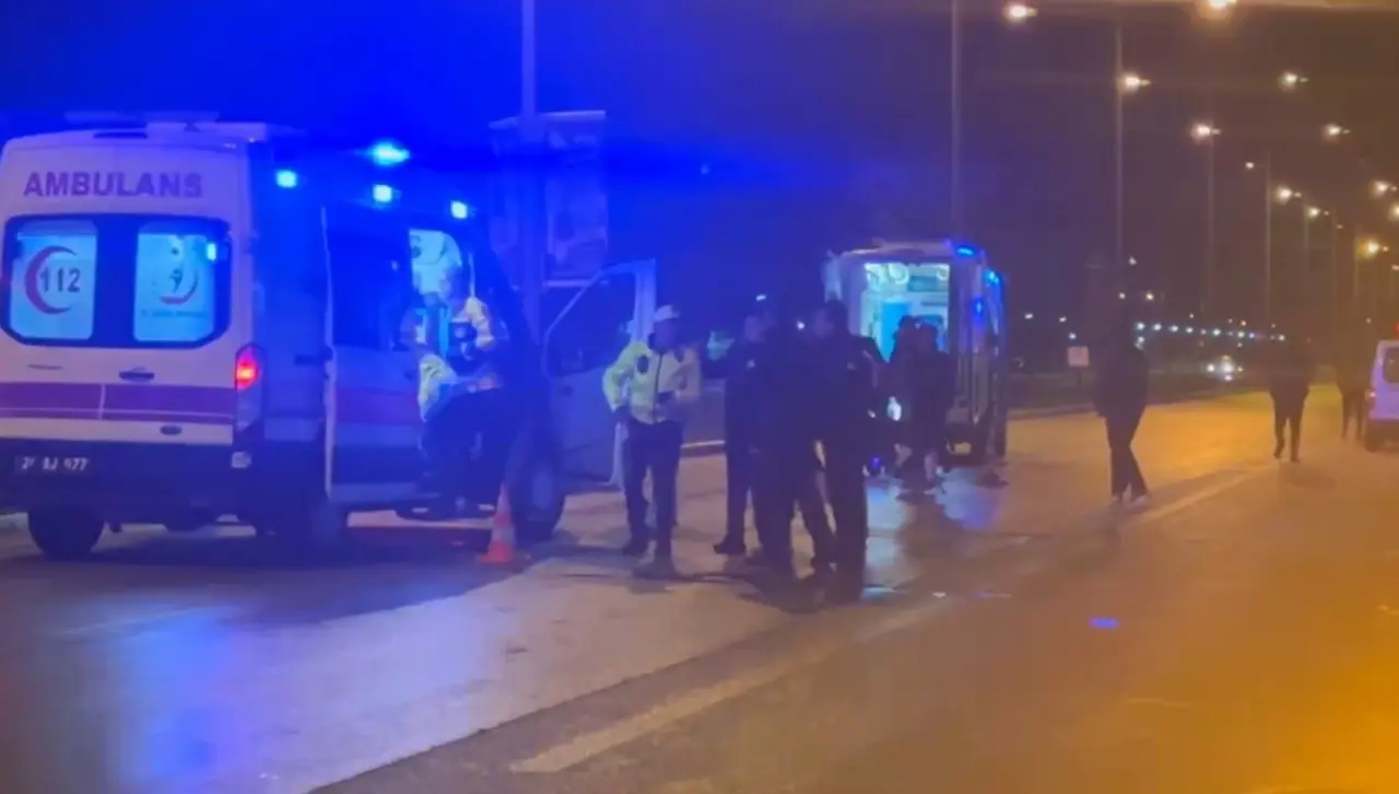 Erzincan’da feci çarpışma! Motosiklet taksiye çarptı: 2 yaralı 2