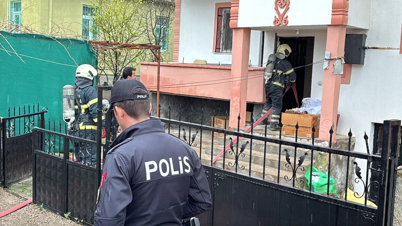 Aksaray’da korku dolu anlar! Baca alev alev yandı 4