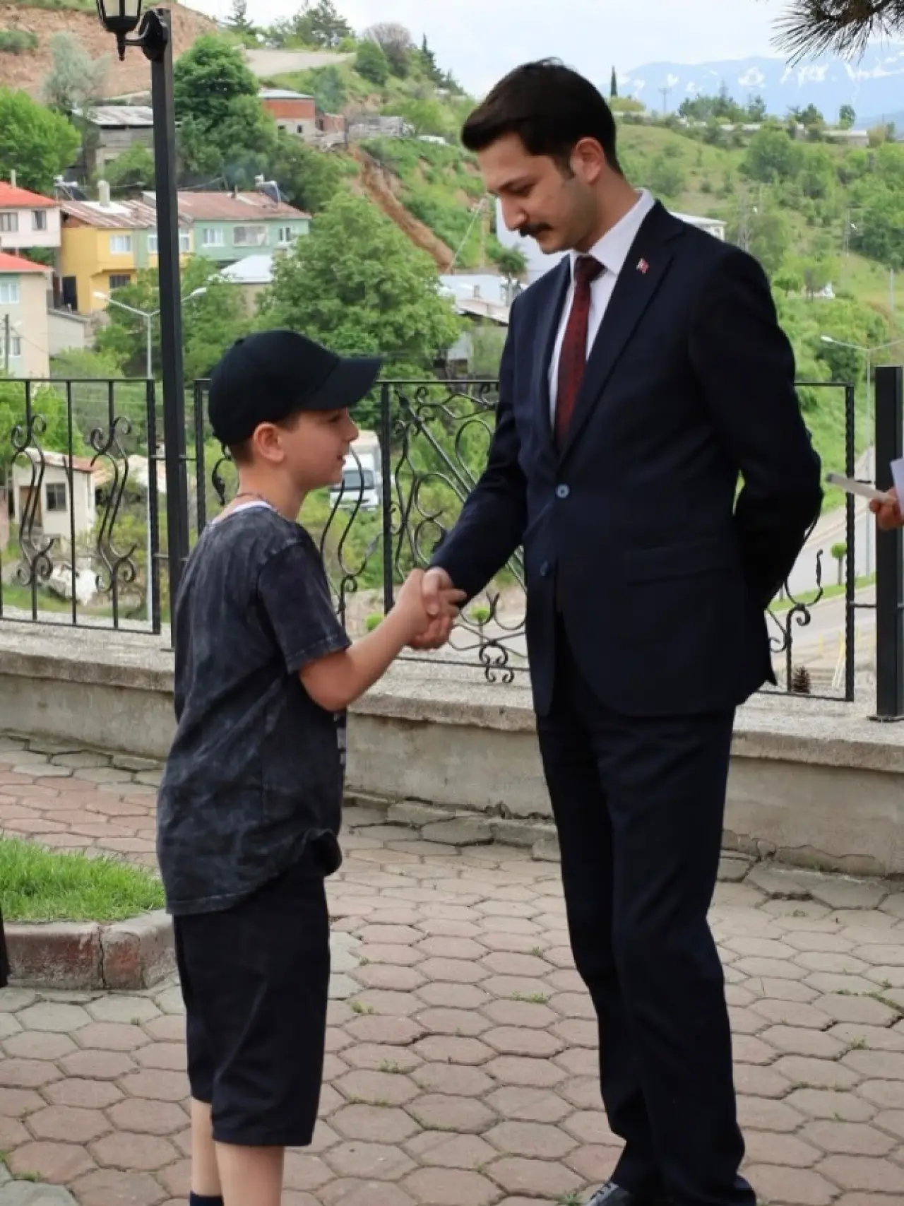 Koyulhisar’da Bayram Coşkusu: Kaymakam Kukuş Vatandaşlarla Bir Araya Geldi 1
