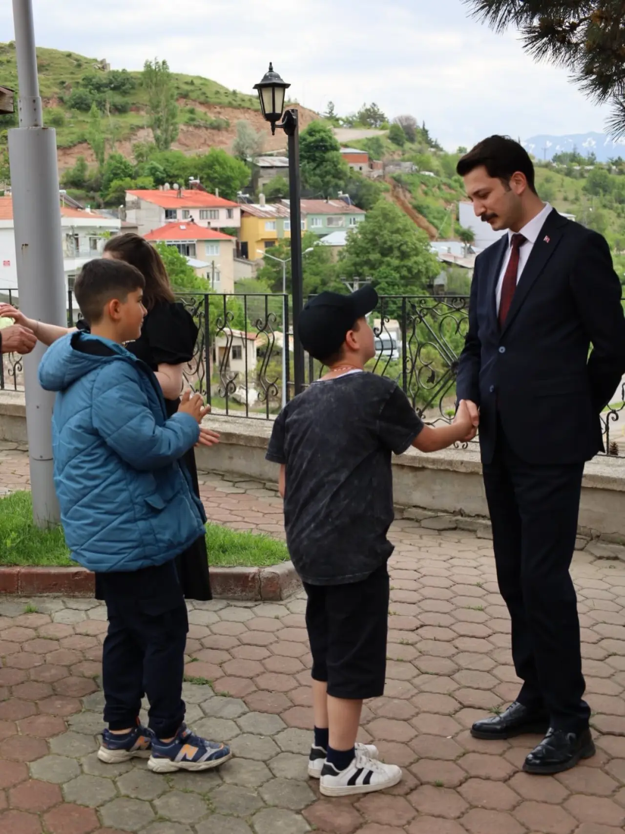 Koyulhisar’da Bayram Coşkusu: Kaymakam Kukuş Vatandaşlarla Bir Araya Geldi 10
